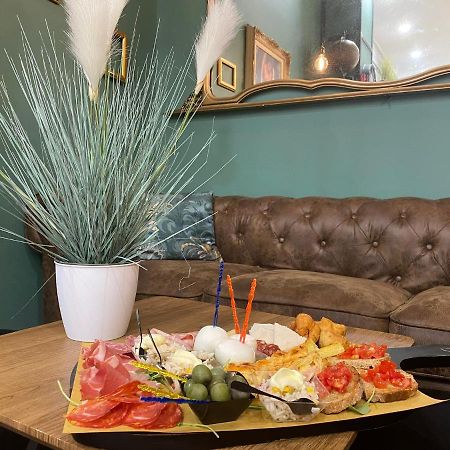 B&B Caffe Retro' Чистерна-ді-Латіна Екстер'єр фото