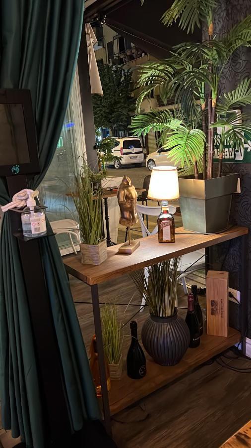 B&B Caffe Retro' Чистерна-ді-Латіна Екстер'єр фото