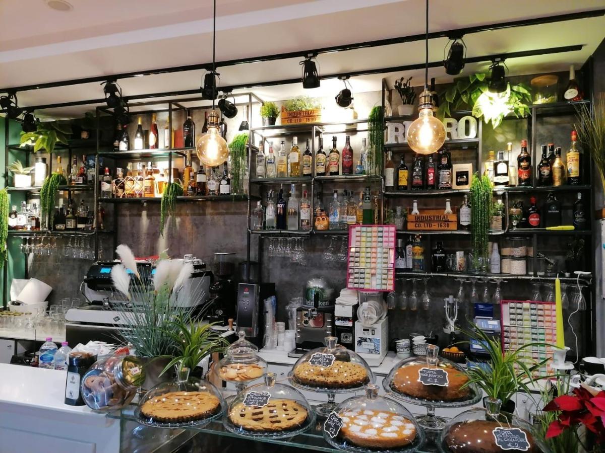 B&B Caffe Retro' Чистерна-ді-Латіна Екстер'єр фото